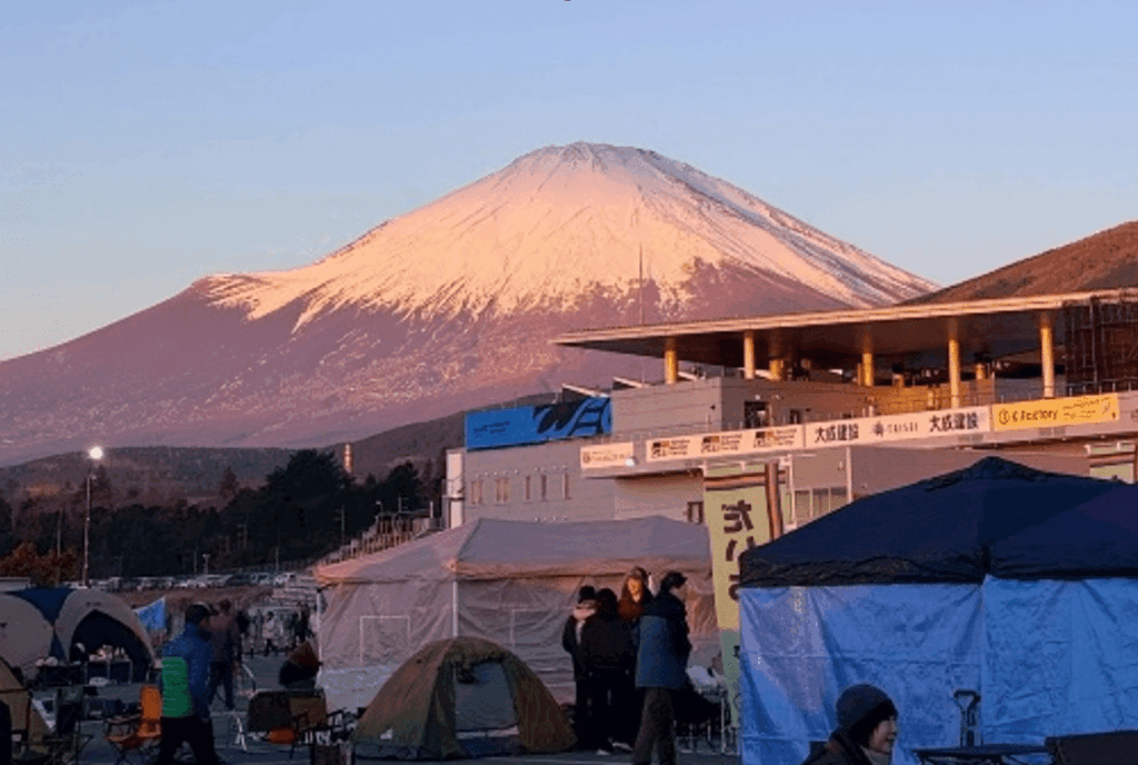 テントから見える富士山